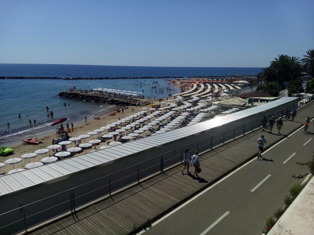 "6 In Centro" Guest House San Remo Buitenkant foto