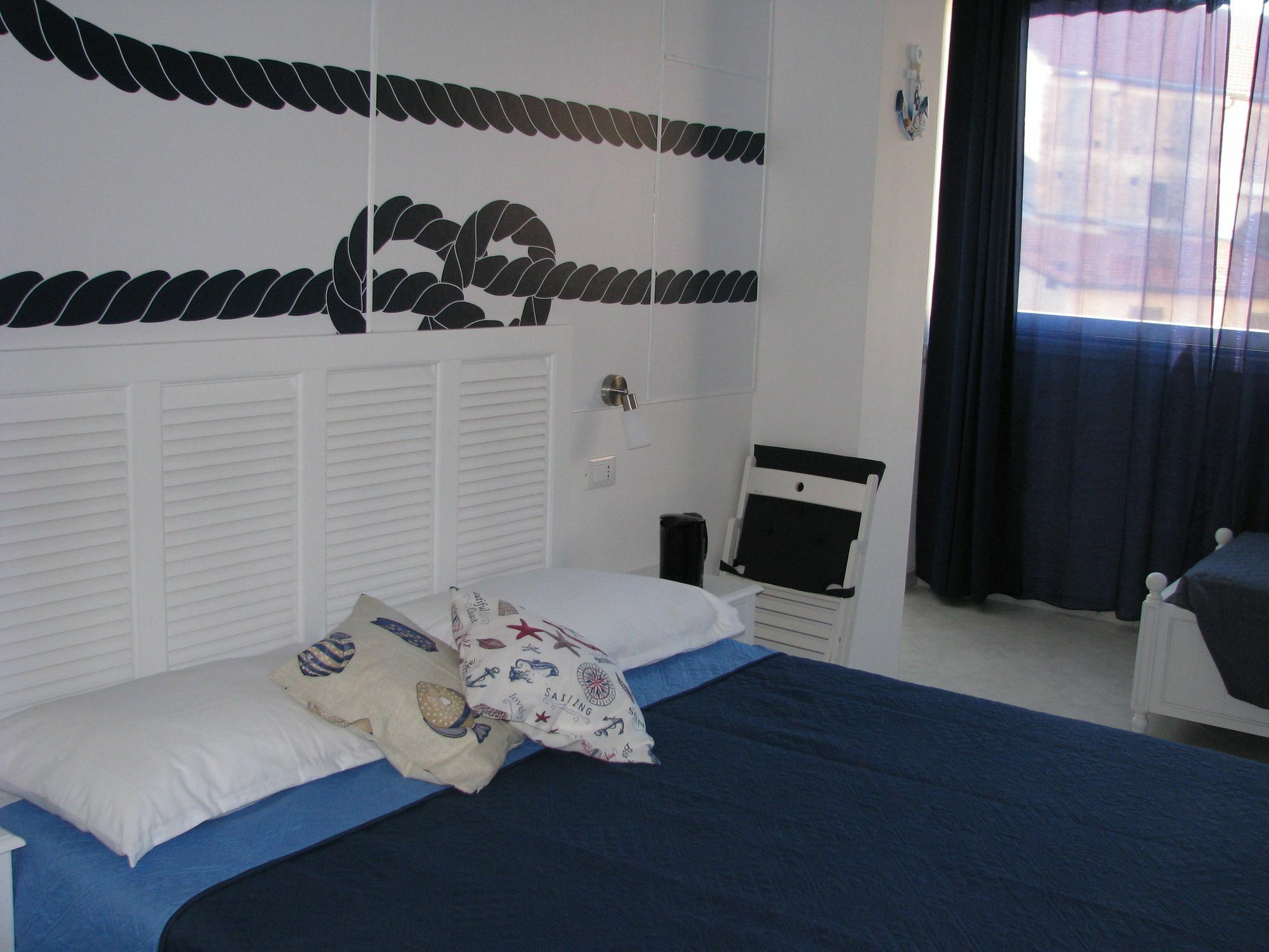"6 In Centro" Guest House San Remo Buitenkant foto