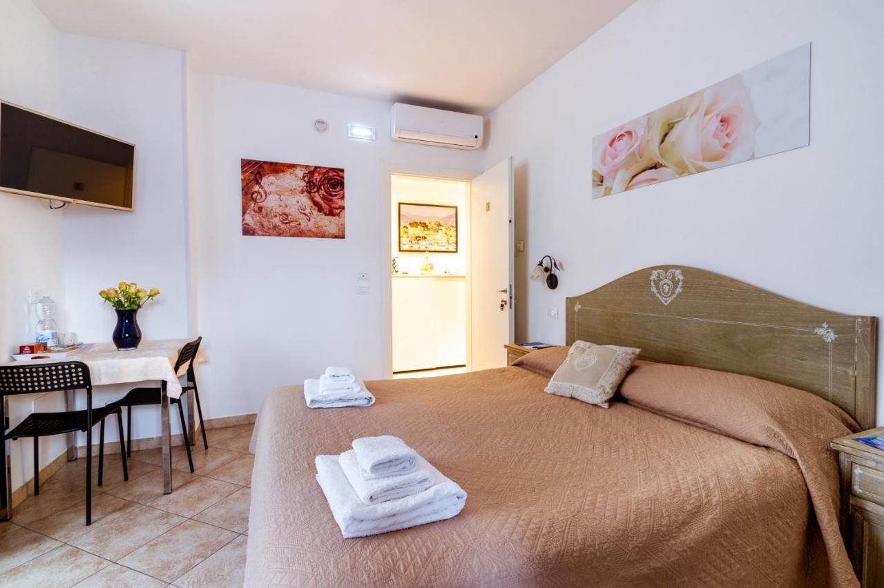 "6 In Centro" Guest House San Remo Buitenkant foto