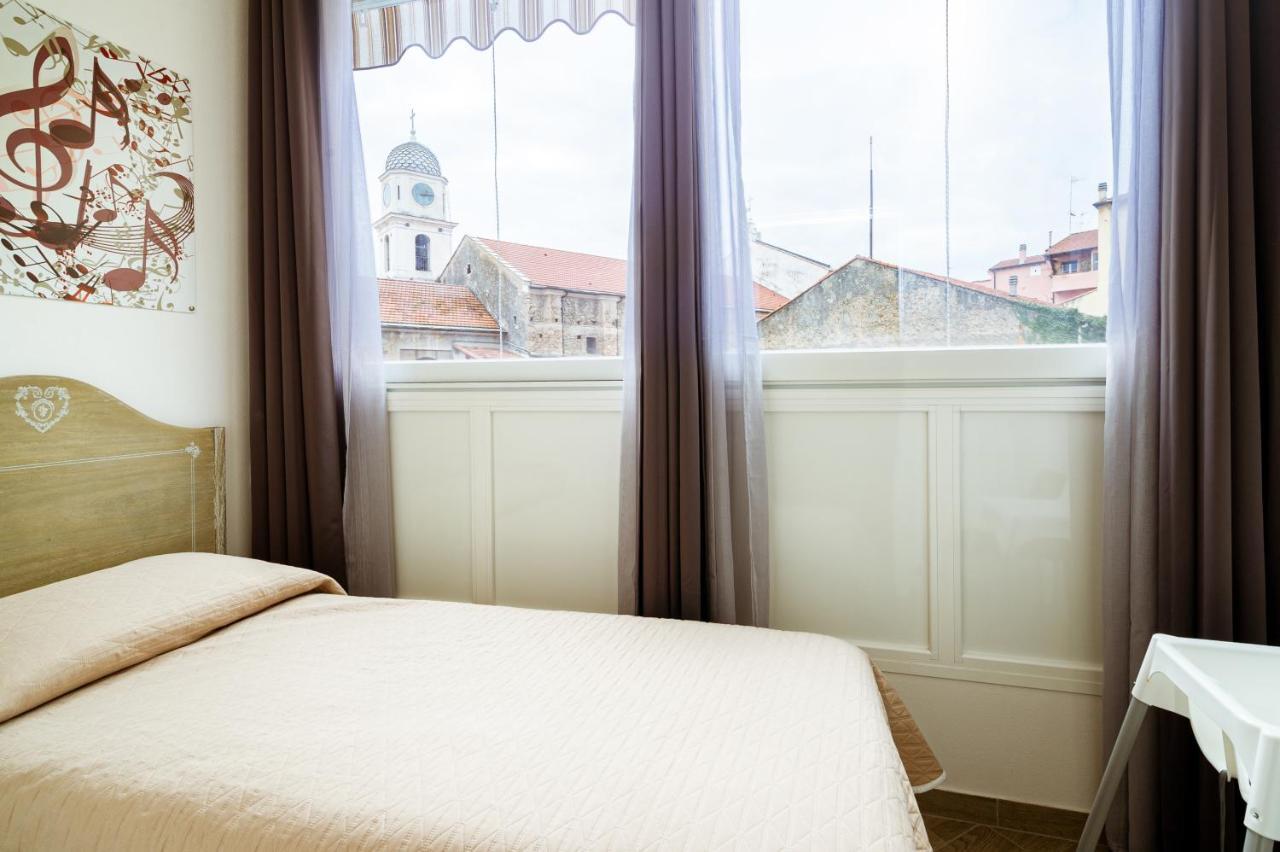 "6 In Centro" Guest House San Remo Buitenkant foto